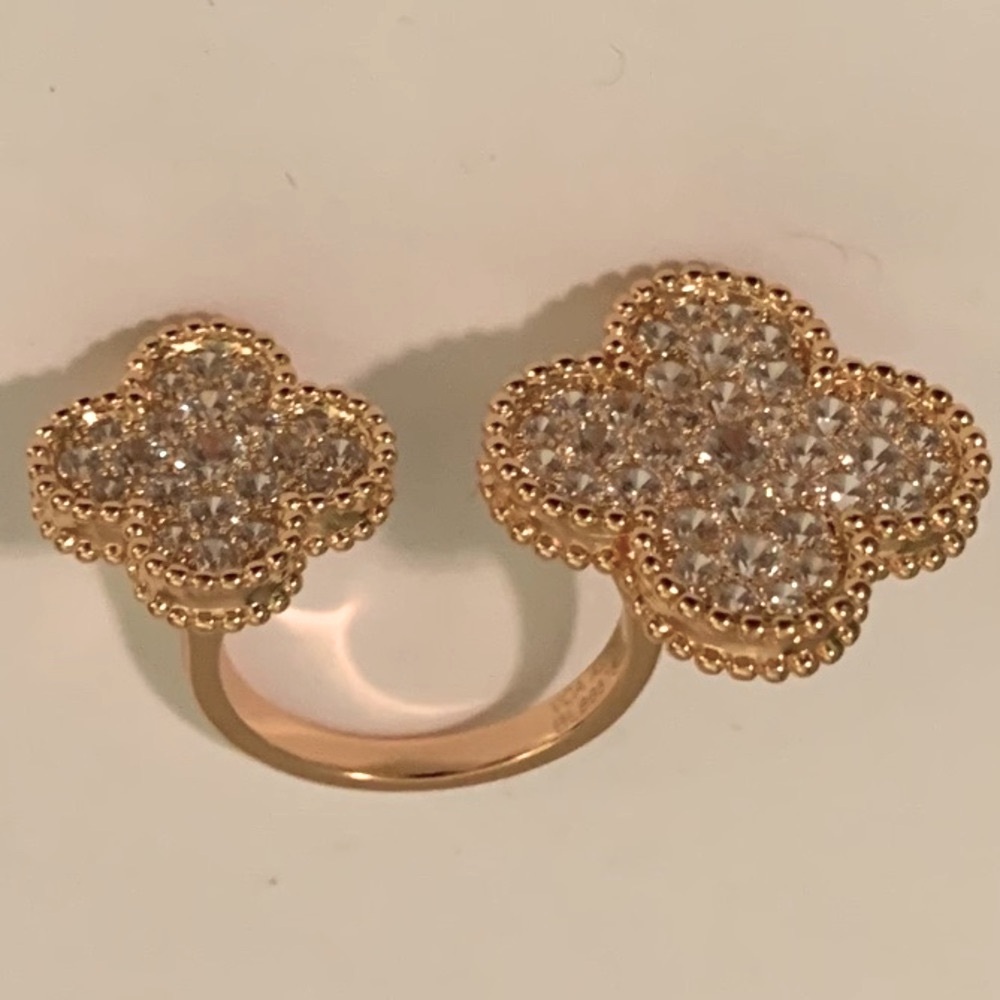18 K gold  four leaf clover gorgeous Adjustable Ring fits size 7-8-9